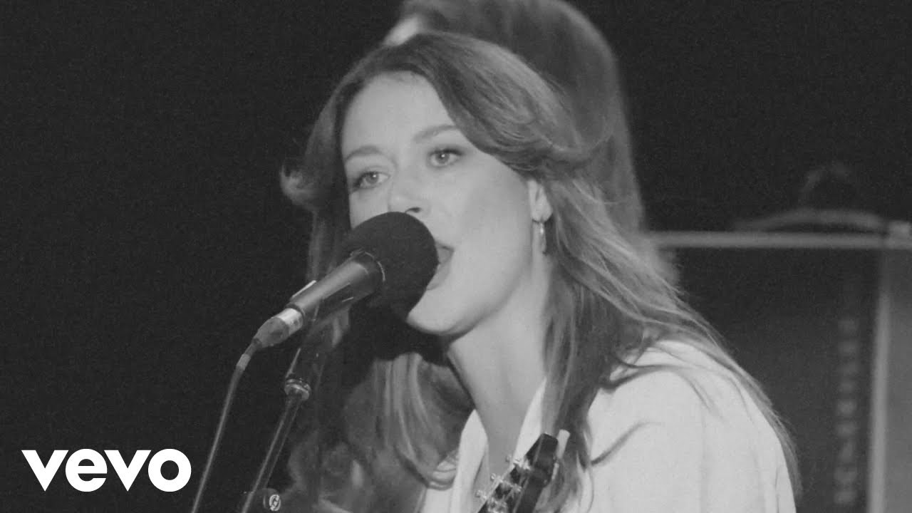 Grace Cummings - Heaven (Official Live Video) video thumbnail