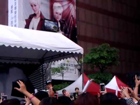 2012.08.12台北車站潘瑋柏簽唱會part.1