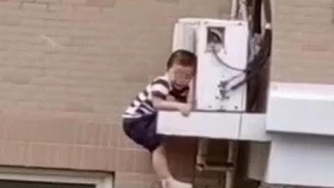 Man catches toddler from fifth floor| CCTV English