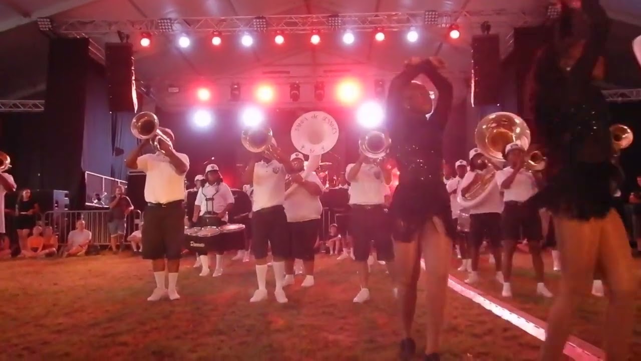 THE BROOKLYN UNITED MARCHING BAND (USA)
