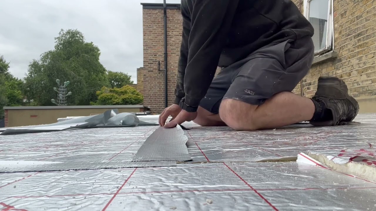 Vapour barrier, warm roof construction flat roofing with a mariseal 250 system