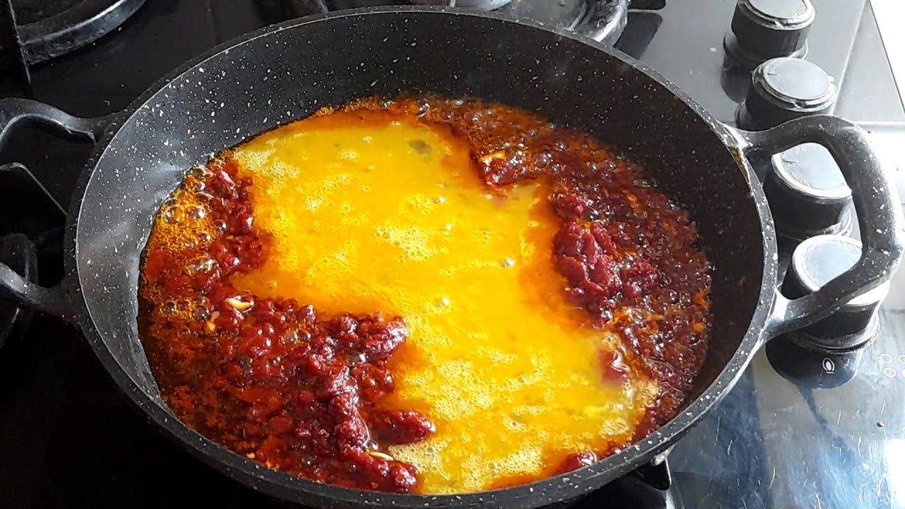 Mutfakta Vakti Olmayanlara BEŞ Dakikada Hazırlanan Nefis Salçalı Yumurta Tarifi