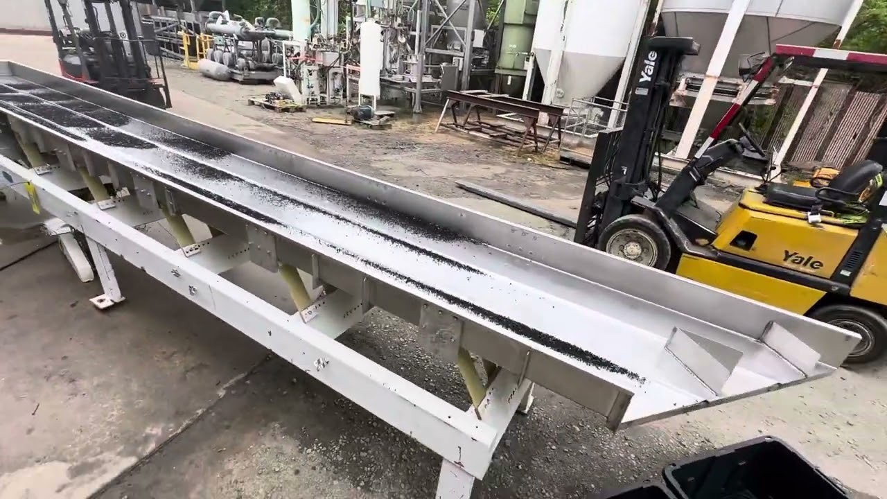 1726 Vibrating Conveyor