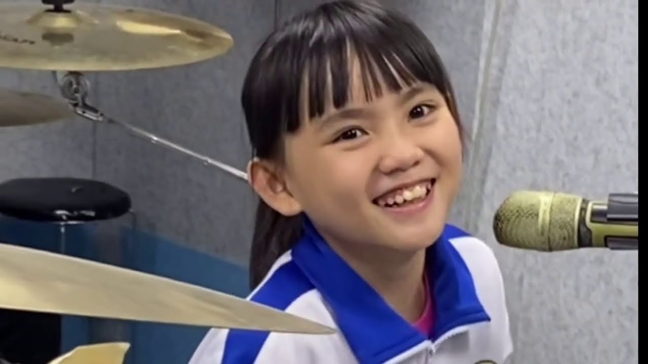 童年最天真烂漫的笑容，妞妞一直嫌话题声音小，飞鸟和蝉送给大家