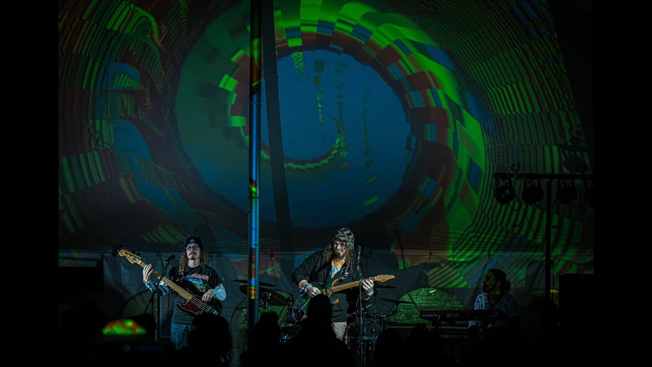 Sleuth - Act Casual live at Handmade Music Festival 2022 adlı videoyu YouTube'da izle Sleuth - Act Casual live at Handmade Music Festival 2022 adlı videoyu YouTube'da izle