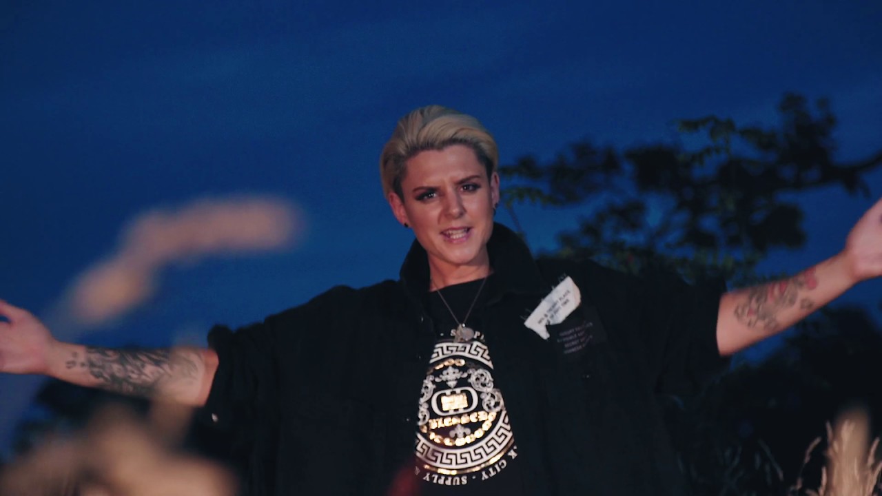 YouTubeでChristina Novelli - Beautiful Lifeを視聴