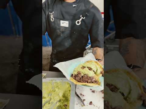 Video thumbnail: Llegué a los tacos estilo Tijuana #tacos #guacamole #viral #parati