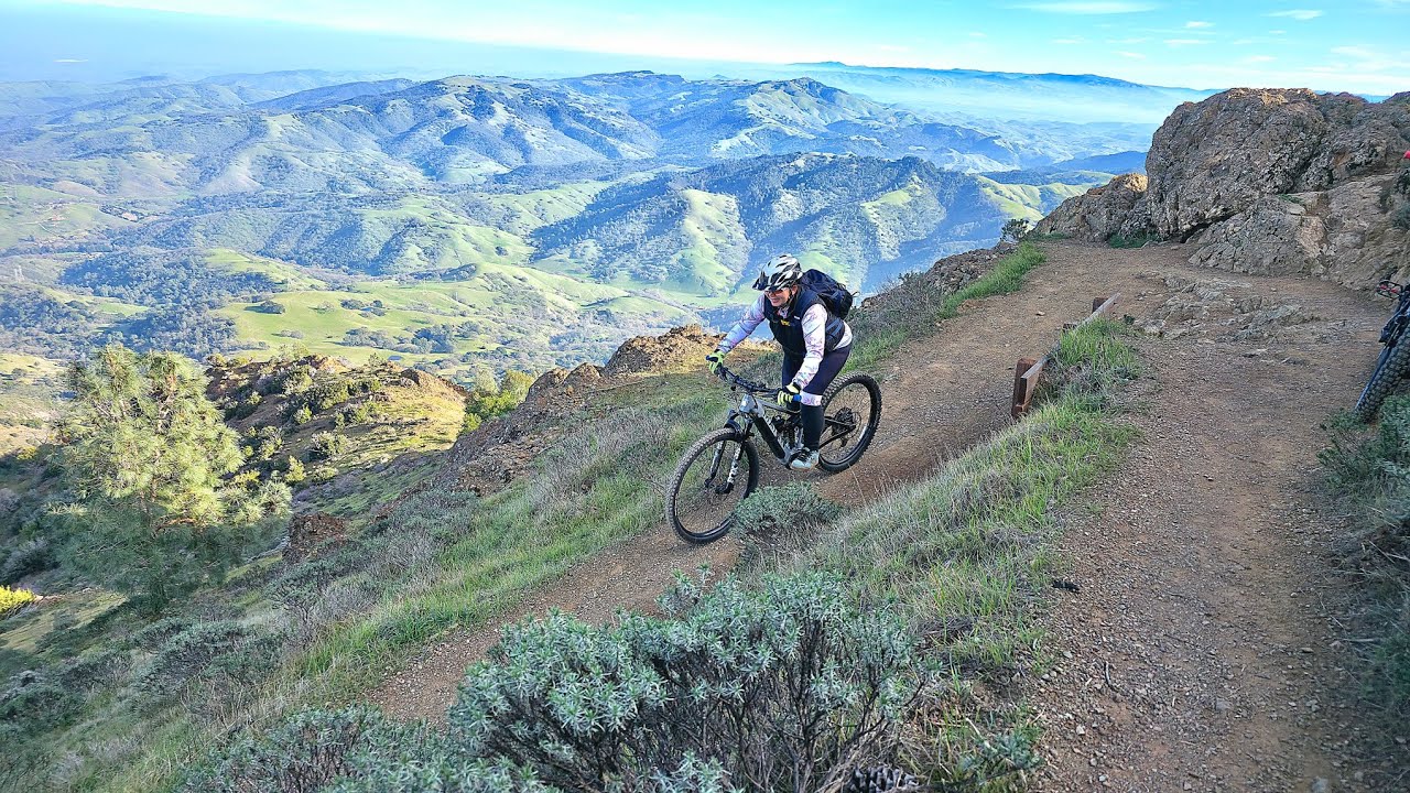 Scenic bike trail by Mt Diablo Summit - Devil's Elbow, breath-taking views. Chaw zoo nkauj caij bike