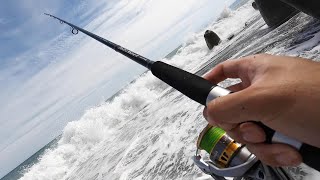 【ドラッグメタルキャスト30g】大荒れの海でライトショアジギング!見たことない魚が釣れてきた!【DUO】【西湘サーフ】