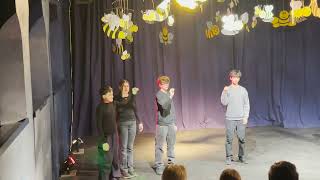 Szenen der Klagenfurter SchülerInnen beim 27. Gehörlosentheaterfestival Visual im Theater Spielraum