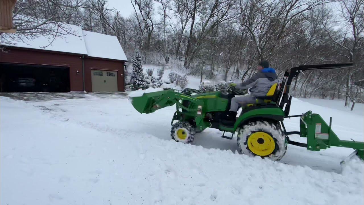 John Deere 2025r 120r Loader Clearing Snow on Driveway Timelapse YouTube
