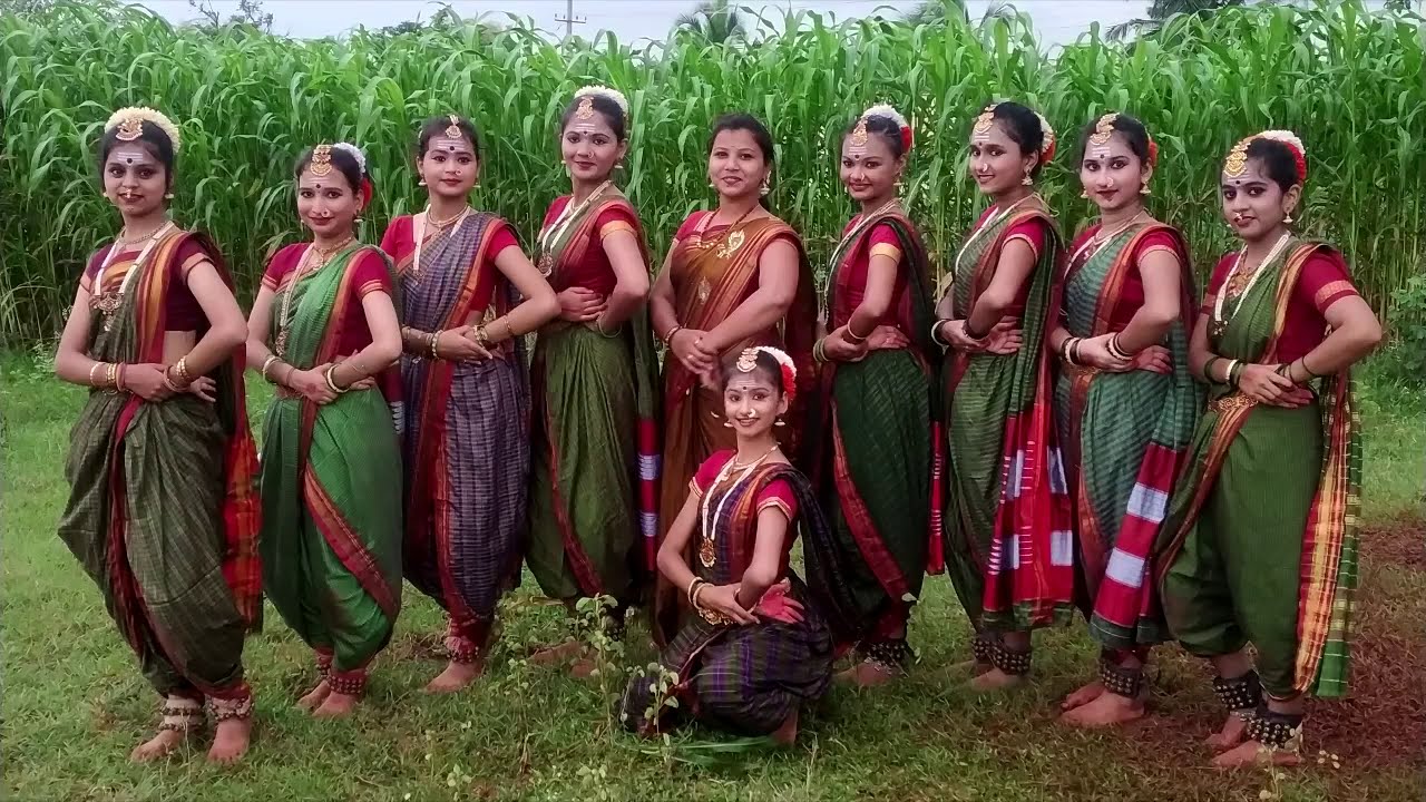 SHRAVANA BANTHUFOLK DANCE