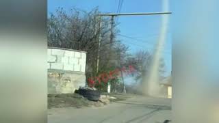 В Одесской области на видео сняли смерч из пыли