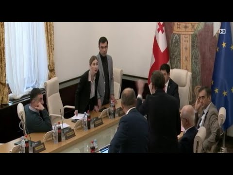 ოპოზიციის მოთხოვნა და ხმაური ბიუროს სხდომაზე