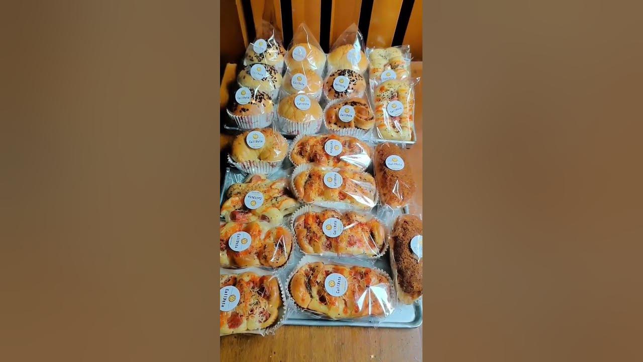 aneka bentuk roti sosis dan roti manis 😍
