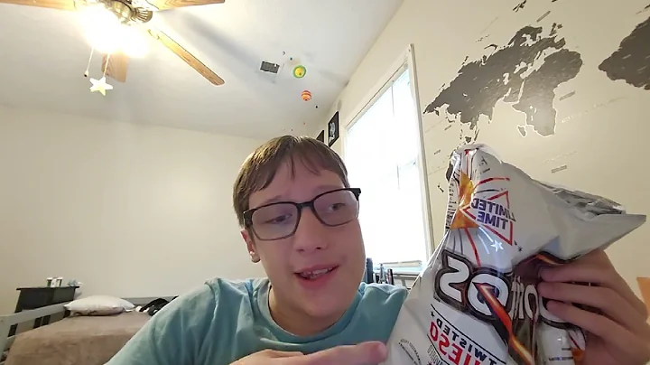 Trying the NEW twisted queso Doritos 😋🍟