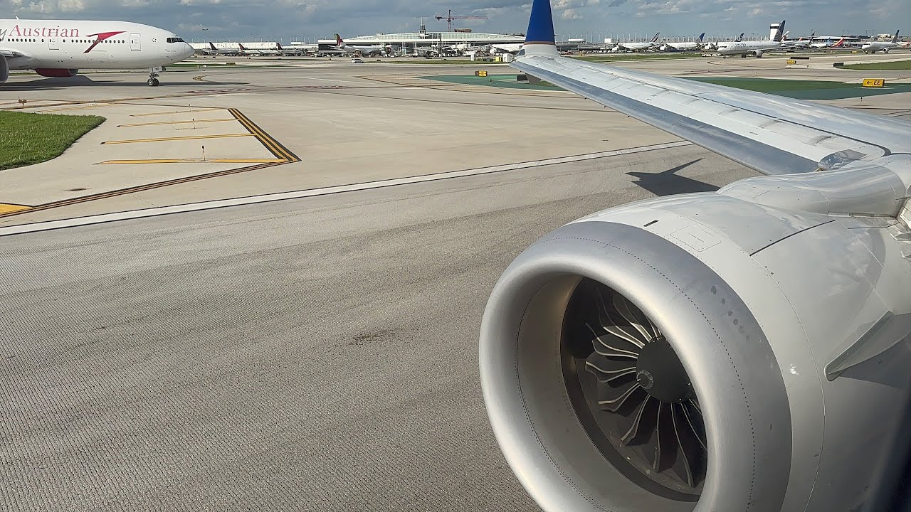 CFM International LEAP-1B United Boeing 737-9 MAX Takeoff From Chicago O'Hare (5/10/24)