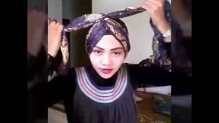 Tutorial Hijab Turban, Bahan Pashmina Satin Motif, Oleh Anggota Hijabers Surabaya.