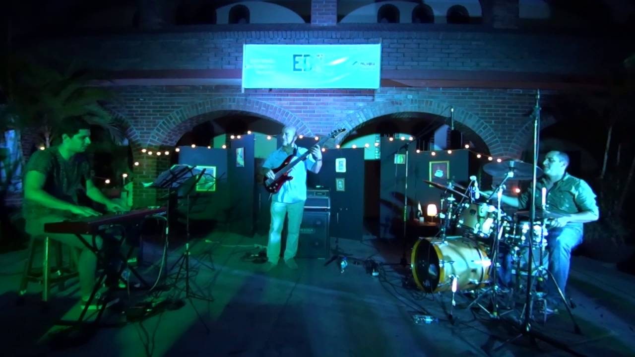 Jazzcarate Latin trio - One note samba (headphones recommended )