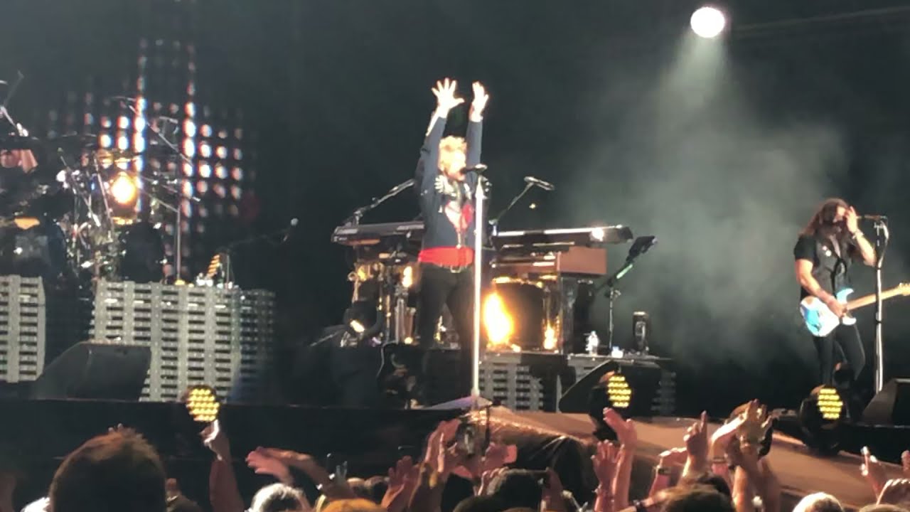 EPIC ENTRANCE! - Bon Jovi - YOU GIVE LOVE A BAD NAME - Sydney DEC 2018