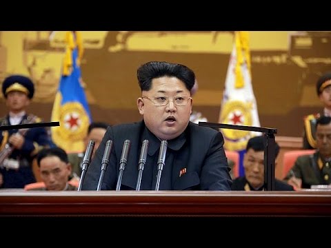 Vídeo: Kim Jong-un (político) Patrimônio líquido: Wiki, casado, família, casamento, salário, irmãos