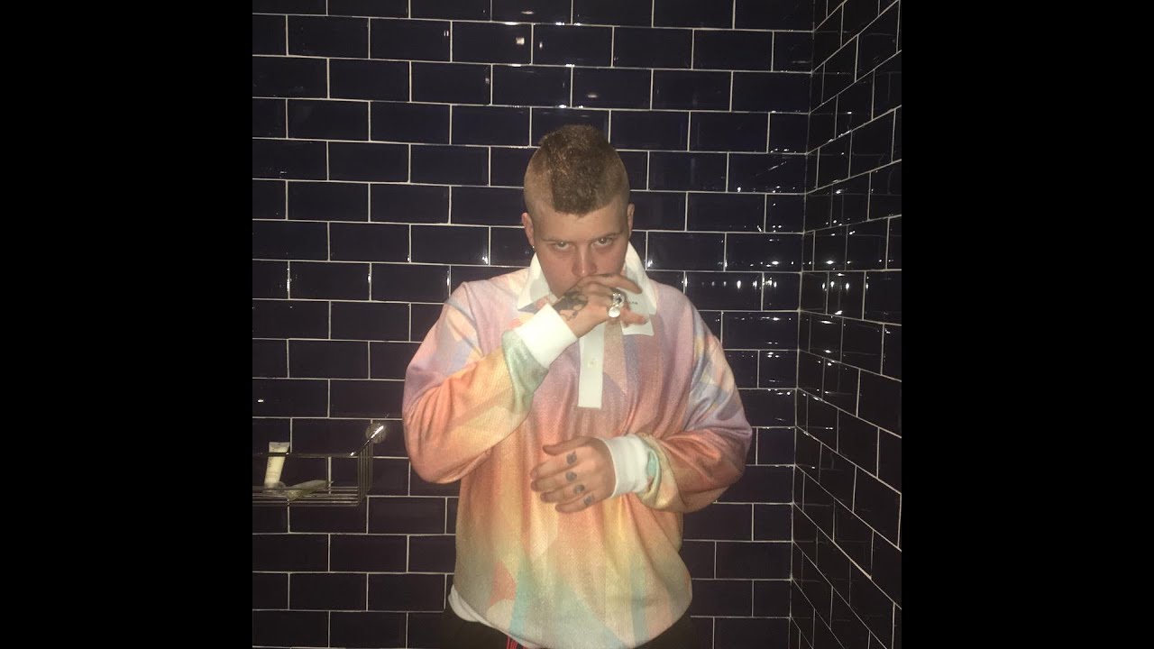 Hennessy sailor moon yung. Yung Lean and Blade. Yung Lean Hennessy Sailor Moon. Yung Lean курит в сортире. Silent boy Cries.