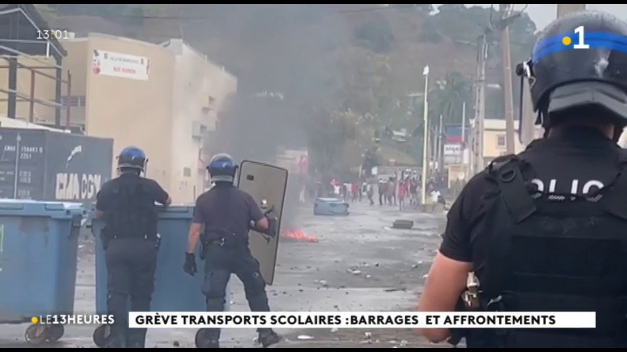 Des affrontements autour des barrages érigés par des élèves