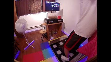 Steve_V - Failed attempt to quad a DDR song with one foot