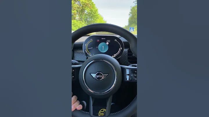 Mini Cooper SE 2022 Acceleration 0-150kmh on German Autobahn - 天天要闻