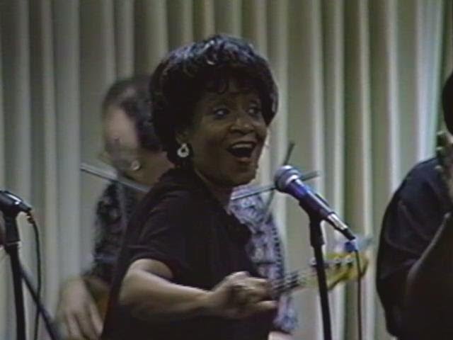 YouTubeでThe Chantels "Prayee" Live - 1996を視聴 YouTubeでThe Chantels "Prayee" Live - 1996を視聴
