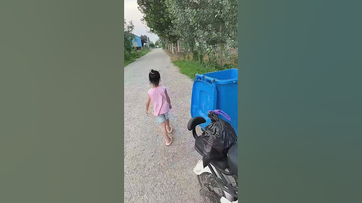 還以為小女兒故意丟垃圾在別人的車上，沒想到真相這麼感人！ #funny#萌娃#cute