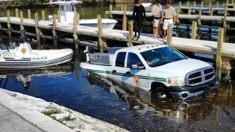 The Complete Guide to being a Boat Captain ! (Chit...