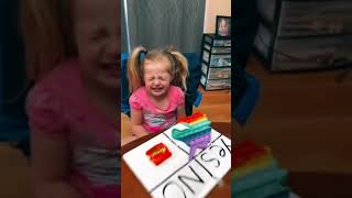 Mother Plays Yes Or No Game With Daughter And Gives Her Presents - 1195454-1 Resimi