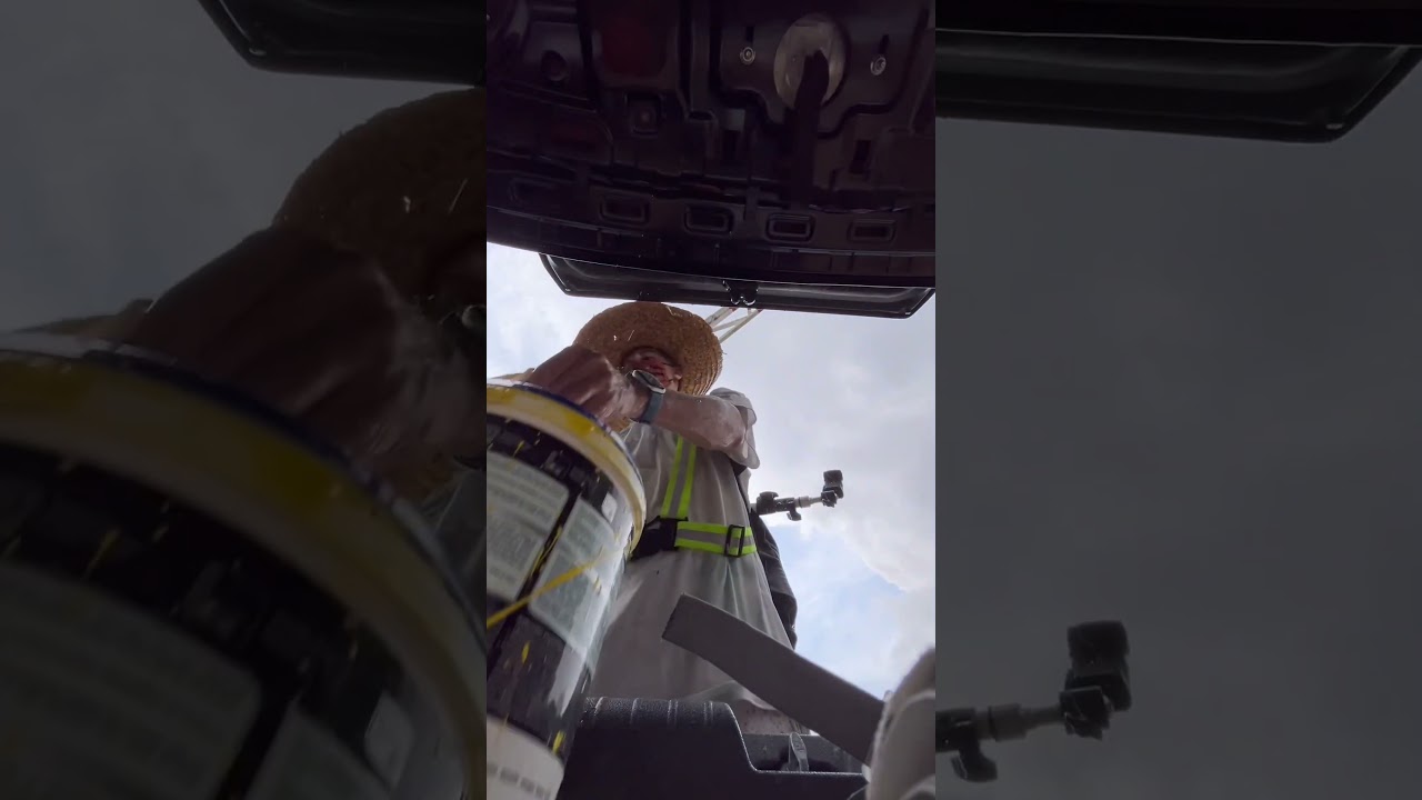 Street artist in Malaysia's tropical weather 🌞☔️ 