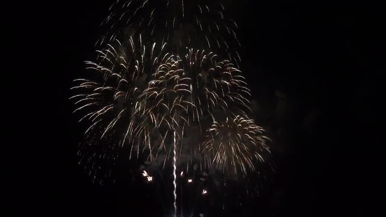 Fourth of July fireworks in Kailua (Video Cole Paris) YouTube