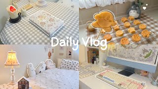 Daily Vlog 🥞| Kirby pancakes, starting a business, customize book cover cricut, unboxing keycaps