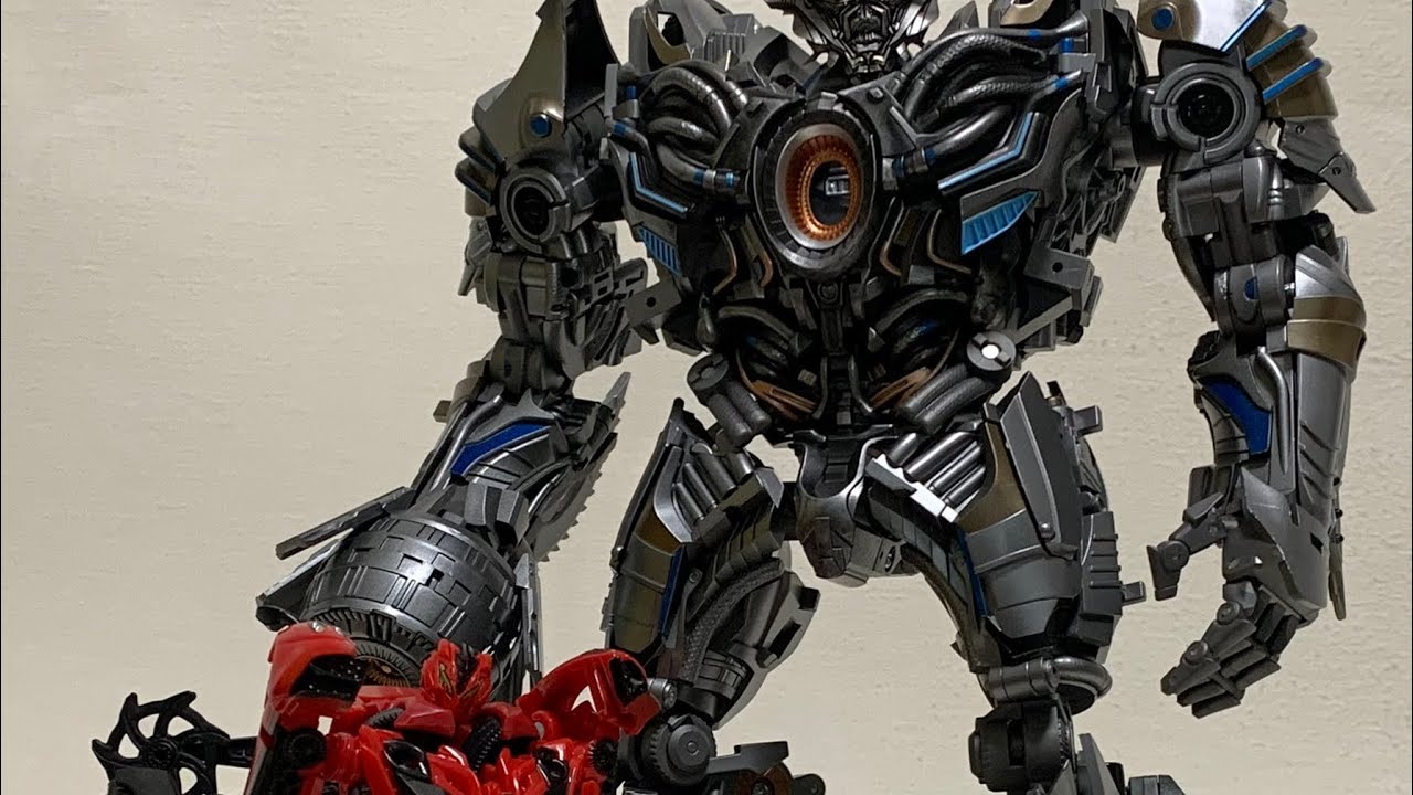 Being garvartron and stinger in transformers the dark of the moon (roblux game)