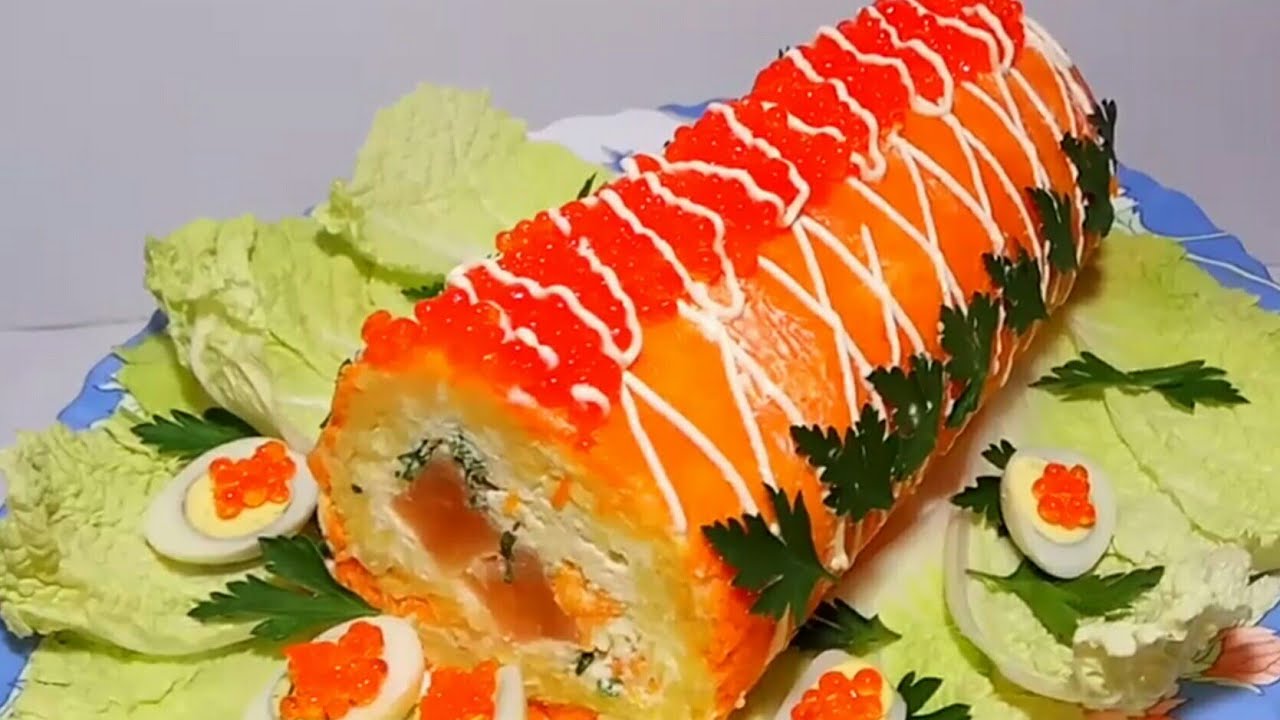 салат царский рулет рецепт. новогодний рулет с сёмгой и белой рыбой. рецепт салата рулет с красной рыбой. салат закуска царский рулет. салат царский рулет с красной рыбой.