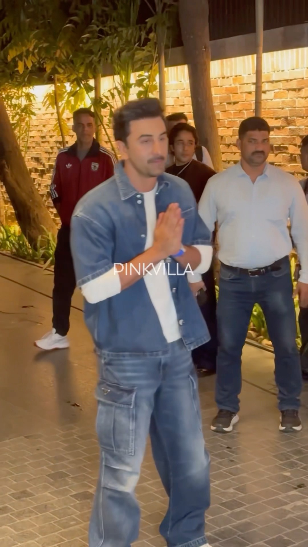 Ranbir Kapoor NAILING the casual yet stylish look? | #shorts #bollywood #fashion