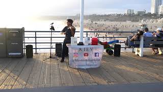 Ukrainian violinist gathered a huge crowd at the Bodwark in Santa Monica