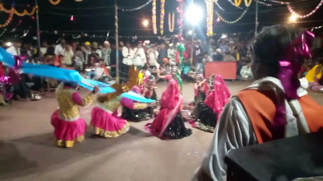 Aadiwasi garba bolte henna 