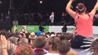 Video thumbnail of "Dolly Parton - Jolene @ Glastonbury 2014"