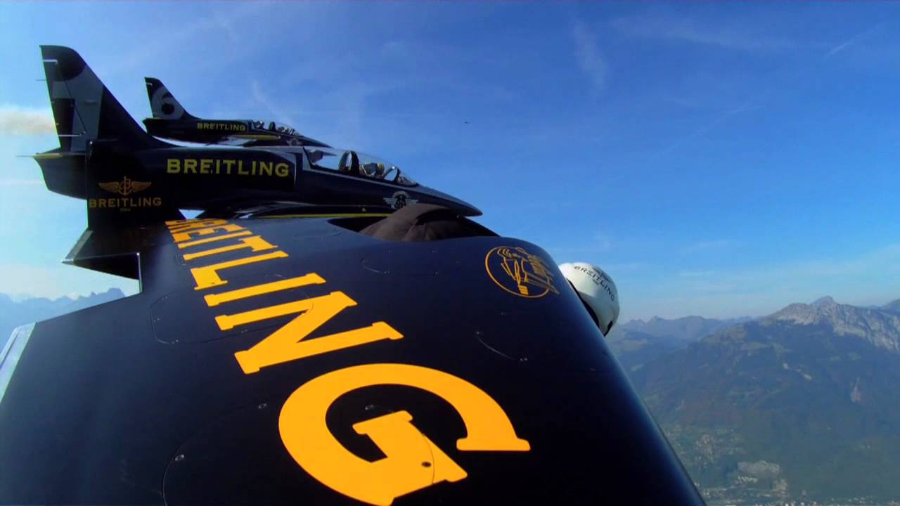 Watch Two Men In Jetpacks Fly Above Dubai [Video]