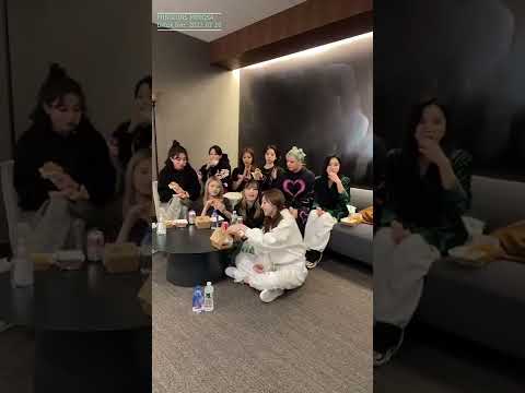 how TWICE started and ended their latest OT9 live