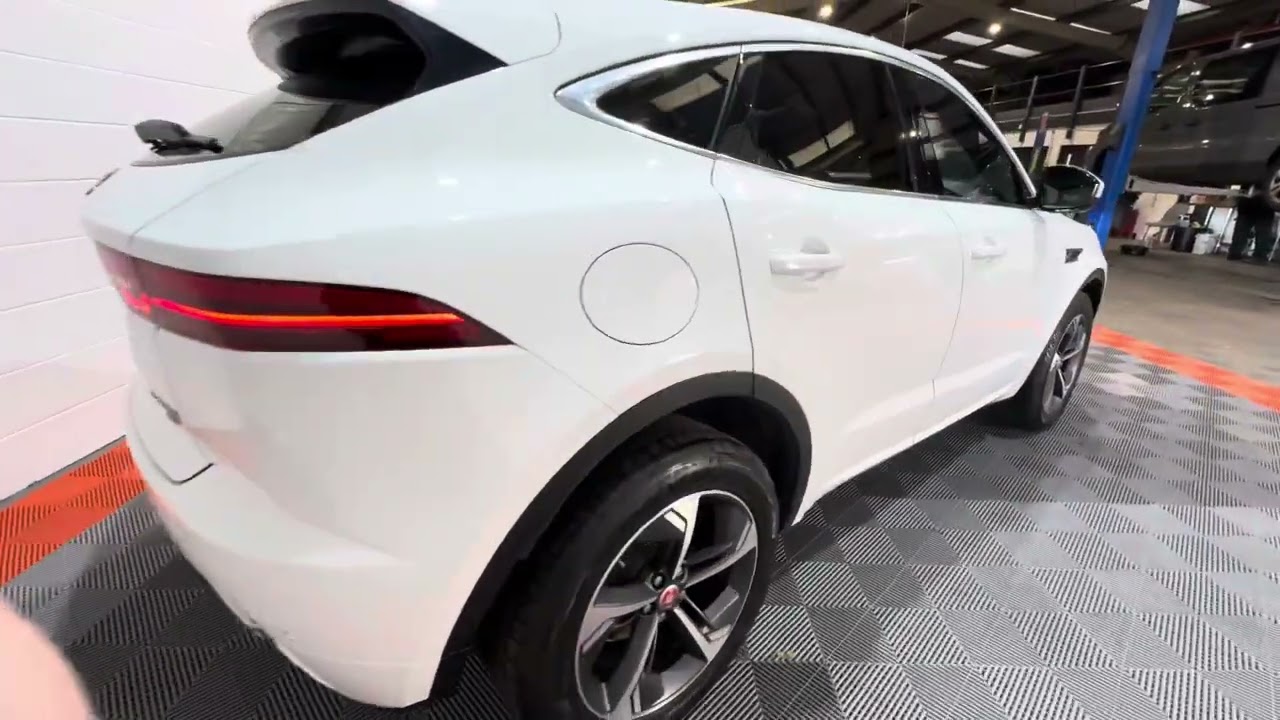 Jaguar E-PACE 2.0 D204 MHEV R-Dynamic SE Auto AWD Euro 6 (s/s) 5dr