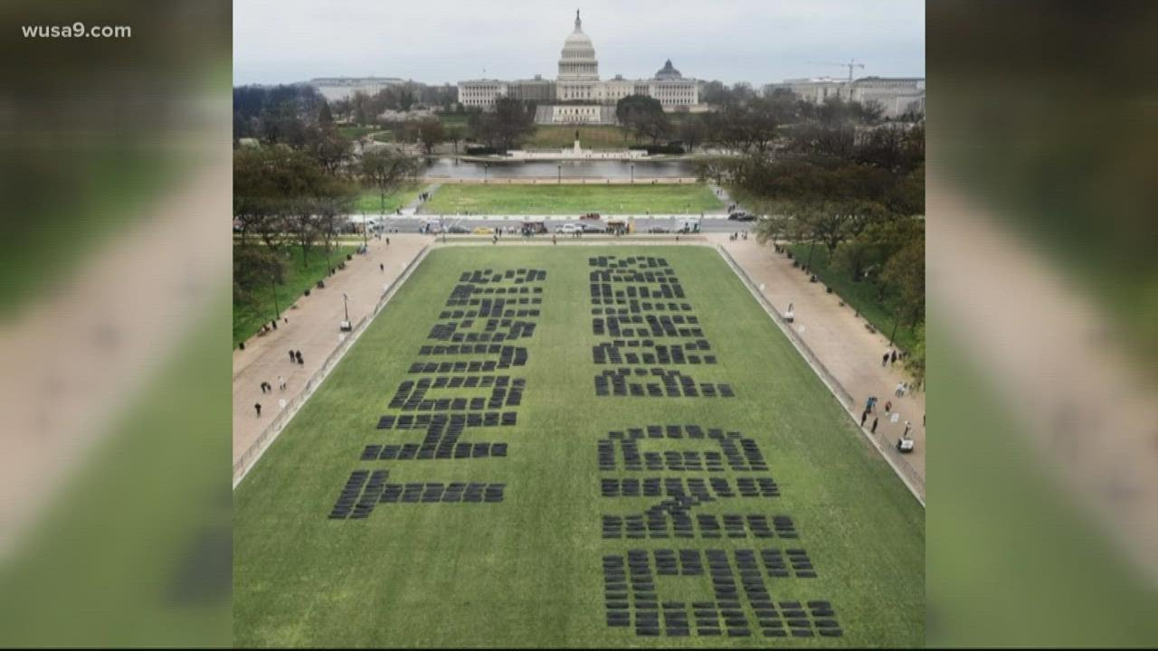 1,000 body bags spelling 'THOUGHTS AND PRAYERS' spread across DC