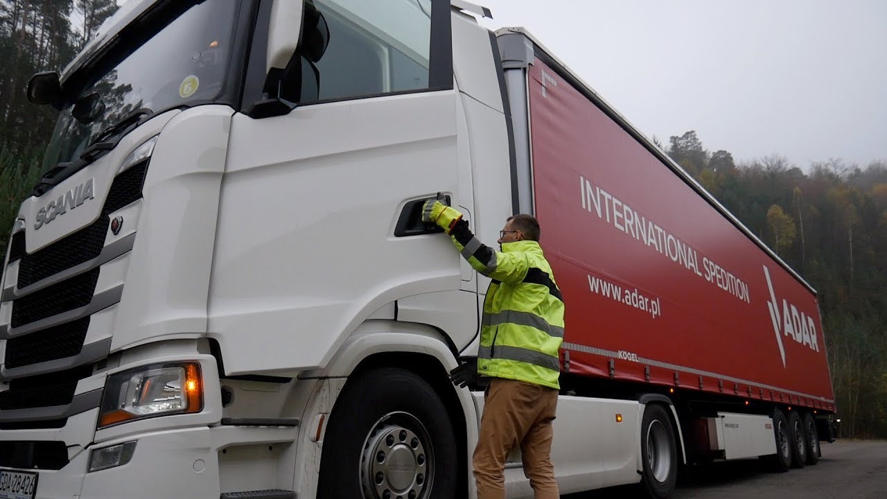 TRANSPORT NIE JEST TAKI KOLOROWY ; ZNOWU POCIĘLI PLANDEKĘ ; NASIEROWSKI