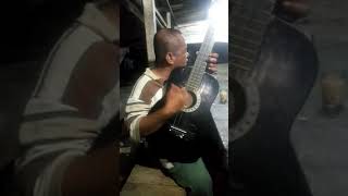 Penyanyi lapo tuak dengan suara nada tinggi dan lagu yg sangat sedih sekali..👍