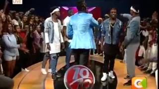 WILLY PAUL USES MONEY TO WIPE HIS SWEAT AND THAT OF HIS FANS