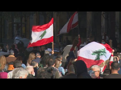 🇱🇧 لبنان.. مسيرات وإغلاق للطرقات تنديدا بالأوضاع المعيشية الصعبة